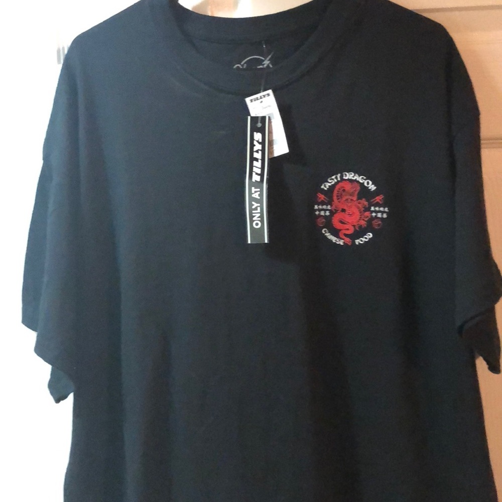 NWT TILLYS t-shirt